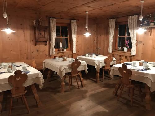 Maso Larciunei Hof - Breakfast Stube