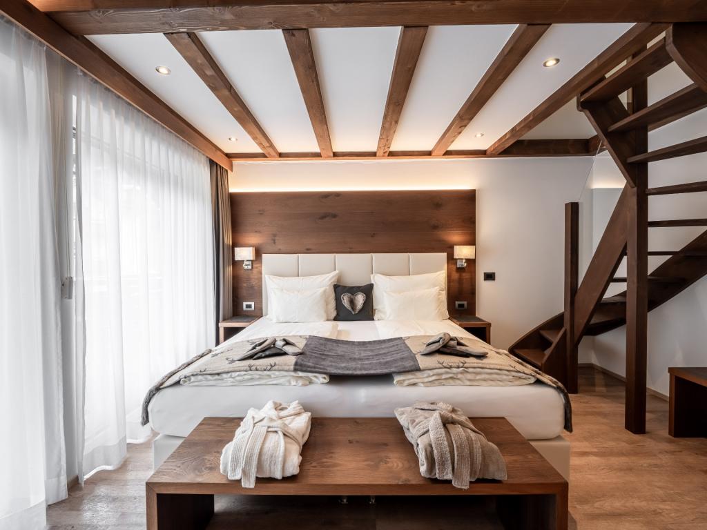 Garni & Chalets (B&B) in the Dolomites - Romantic Loft