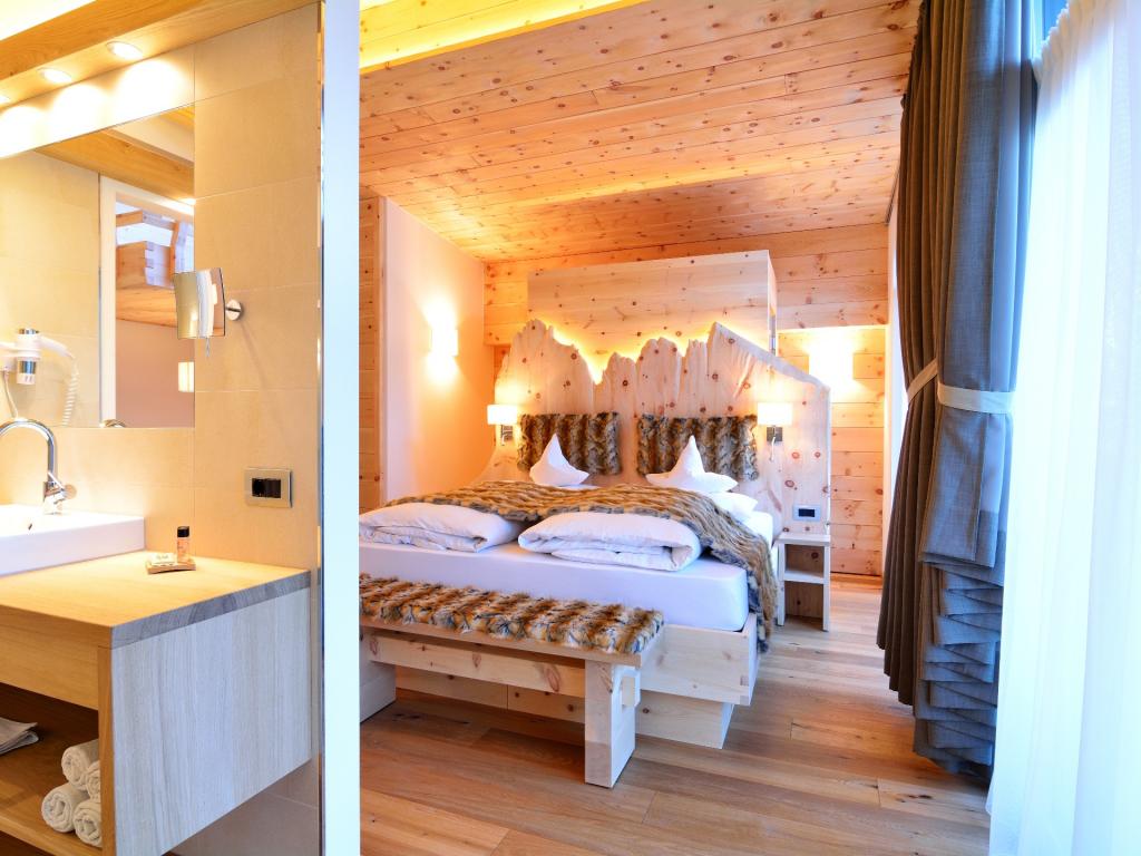 Garni (B&B) in Val Gardena - Zirm Suite Elisabeth Dolomites Deluxe