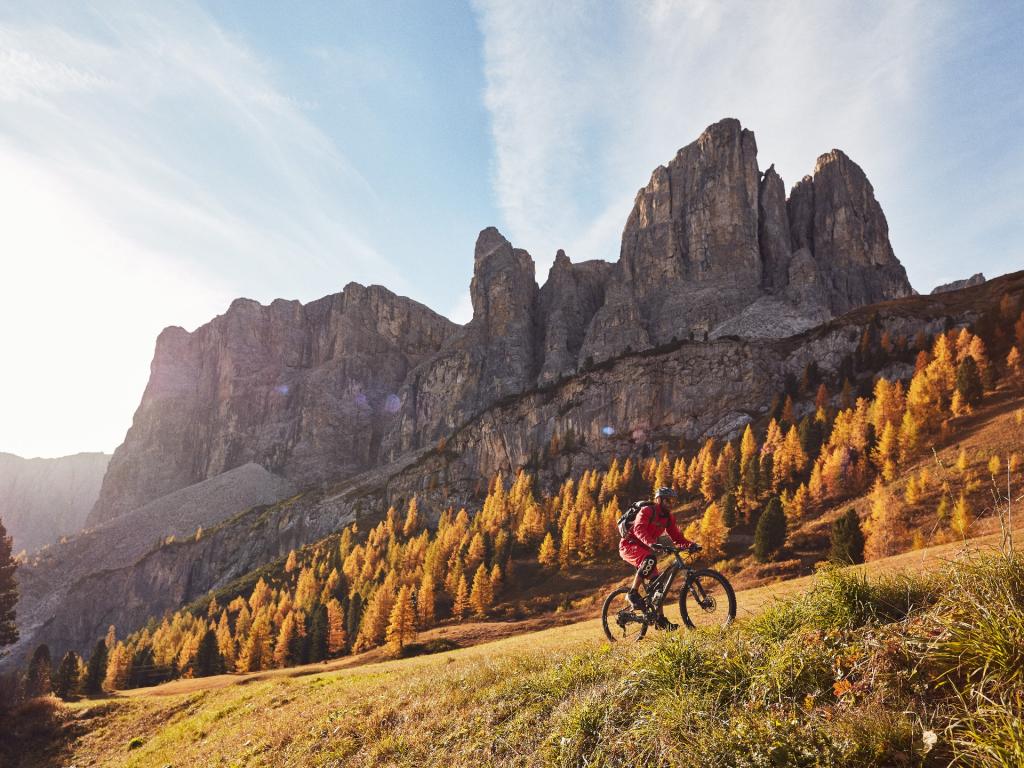 Mountain biking in autumn - Sellaronda Val Gardena
