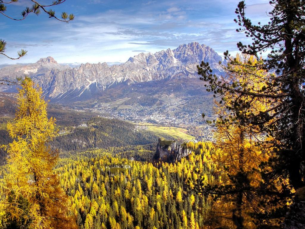 Cortina d'Ampezzo in autumn