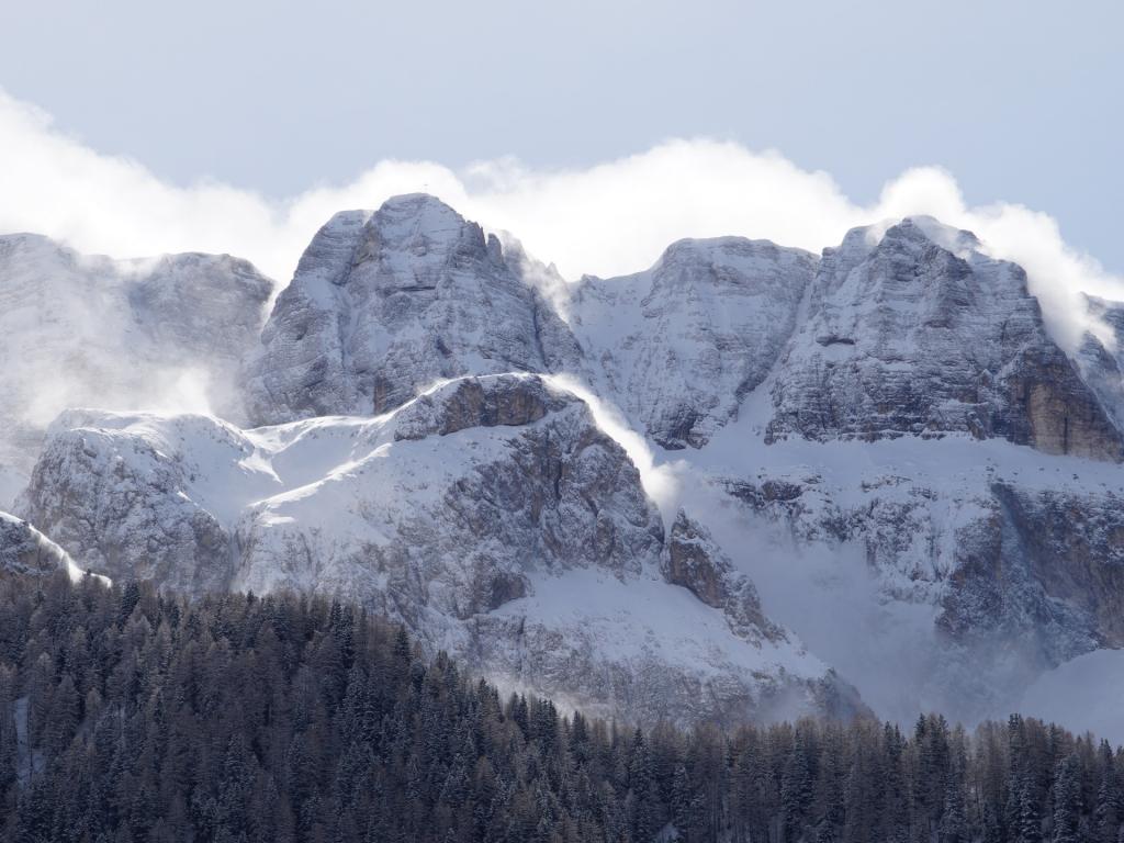 Die Sellaronda Skirunde in den Dolomiten