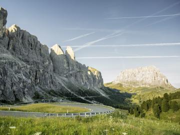 Sella Joch und Langkofel im Grödnertal Dolomiten im Sommer